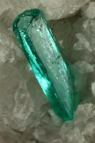 Beryl (variety emerald), Calcite<br />Chivor mining district, Municipio Chivor, Eastern Emerald Belt, Boyacá Department, Colombia<br />50x40x95mm, xl=13mm<br /> (Author: Fiebre Verde)