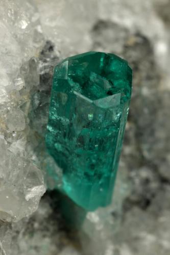 Beryl (variety emerald), Calcite<br />Chivor mining district, Municipio Chivor, Eastern Emerald Belt, Boyacá Department, Colombia<br />65x50x40mm, xl=10mm<br /> (Author: Fiebre Verde)