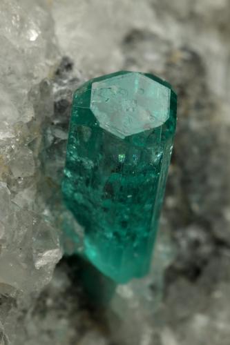 Beryl (variety emerald), Calcite<br />Chivor mining district, Municipio Chivor, Eastern Emerald Belt, Boyacá Department, Colombia<br />65x50x40mm, xl=10mm<br /> (Author: Fiebre Verde)