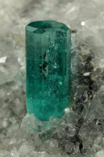 Beryl (variety emerald), Calcite<br />Chivor mining district, Municipio Chivor, Eastern Emerald Belt, Boyacá Department, Colombia<br />65x50x40mm, xl=10mm<br /> (Author: Fiebre Verde)