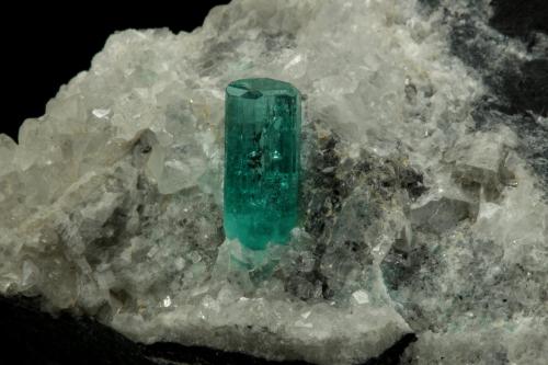 Beryl (variety emerald), Calcite<br />Chivor mining district, Municipio Chivor, Eastern Emerald Belt, Boyacá Department, Colombia<br />65x50x40mm, xl=10mm<br /> (Author: Fiebre Verde)