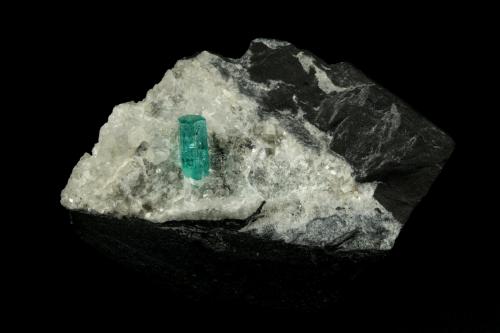 Beryl (variety emerald), Calcite<br />Chivor mining district, Municipio Chivor, Eastern Emerald Belt, Boyacá Department, Colombia<br />65x50x40mm, xl=10mm<br /> (Author: Fiebre Verde)