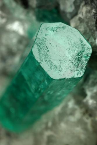 Beryl (variety emerald), Calcite<br />La Pita mining district, Municipio Maripí, Western Emerald Belt, Boyacá Department, Colombia<br />100x50x70mm, largest xl=17mm<br /> (Author: Fiebre Verde)