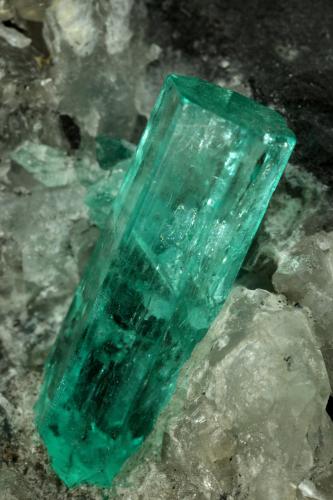 Beryl (variety emerald), Calcite<br />La Pita mining district, Municipio Maripí, Western Emerald Belt, Boyacá Department, Colombia<br />100x50x70mm, largest xl=17mm<br /> (Author: Fiebre Verde)