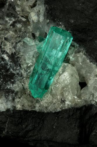 Beryl (variety emerald), Calcite<br />La Pita mining district, Municipio Maripí, Western Emerald Belt, Boyacá Department, Colombia<br />100x50x70mm, largest xl=17mm<br /> (Author: Fiebre Verde)