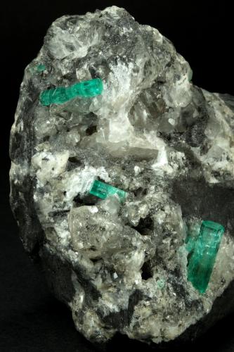 Beryl (variety emerald), Calcite<br />La Pita mining district, Municipio Maripí, Western Emerald Belt, Boyacá Department, Colombia<br />100x50x70mm, largest xl=17mm<br /> (Author: Fiebre Verde)