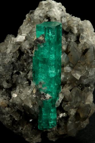 Beryl (variety emerald), Calcite<br />La Pita mining district, Polveros Mine, Municipio Maripí, Western Emerald Belt, Boyacá Department, Colombia<br />37x45mm, xl=34mm<br /> (Author: Fiebre Verde)