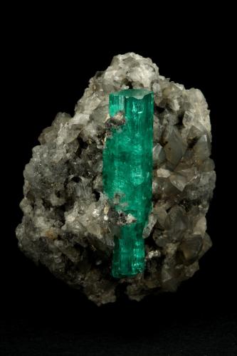 Beryl (variety emerald), Calcite<br />La Pita mining district, Polveros Mine, Municipio Maripí, Western Emerald Belt, Boyacá Department, Colombia<br />37x45mm, xl=34mm<br /> (Author: Fiebre Verde)