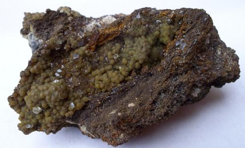 Arsendescloizita y calcita<br />Mina Ojuela, Mapimí, Municipio Mapimí, Durango, México<br />6 x 4 cm<br /> (Autor: Cristalino)