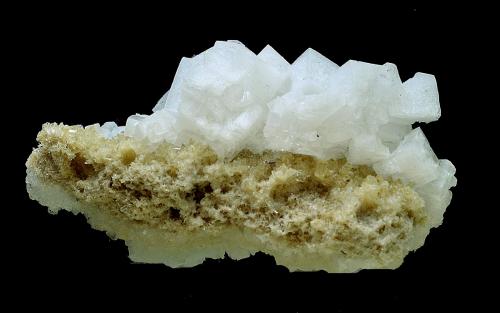 Halita<br />Salero de la Rosa (Salinas de la Rosa), Cabezo de la Rosa, Casas del Puerto, Jumilla, Comarca Altiplano, Región de Murcia (Murcia), España<br />4 x 8 cm<br /> (Autor: Antonio Carmona)