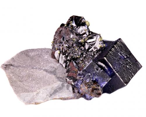 Fluorite, sphalerite, chalcopyrite<br />Elmwood Mine, Carthage, Central Tennessee Ba-F-Pb-Zn District, Smith County, Tennessee, USA<br />65 mm x 50 mm x 24 mm. Largest fluorite crystal size: 17 mm on edge.<br /> (Author: Carles Millan)