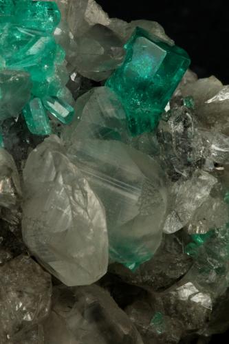 Beryl (variety emerald), Calcite, Quartz<br />La Pita (distrito minero), Mina Polveros, Municipio Maripí, Cinturón Esmeraldífero Occidental, Departamento Boyacá, Colombia<br />53x51x40mm, xl=9mm<br /> (Author: Fiebre Verde)