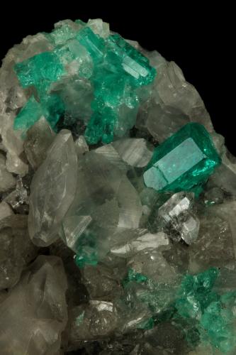 Beryl (variety emerald), Calcite, Quartz<br />La Pita (distrito minero), Mina Polveros, Municipio Maripí, Cinturón Esmeraldífero Occidental, Departamento Boyacá, Colombia<br />53x51x40mm, xl=9mm<br /> (Author: Fiebre Verde)