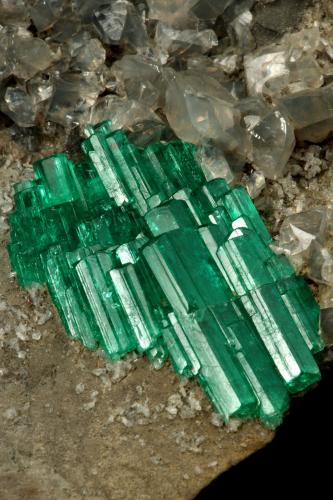 Beryl (variety emerald), Calcite, Pyrite, Albite<br />Chivor mining district, Municipio Chivor, Eastern Emerald Belt, Boyacá Department, Colombia<br />85x65x40mm, cluster=32x19mm<br /> (Author: Fiebre Verde)