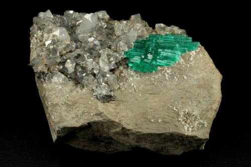 Beryl (variety emerald), Calcite, Pyrite, Albite<br />Chivor mining district, Municipio Chivor, Eastern Emerald Belt, Boyacá Department, Colombia<br />85x65x40mm, cluster=32x19mm<br /> (Author: Fiebre Verde)