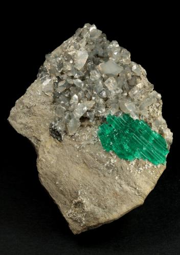 Beryl (variety emerald), Calcite, Pyrite, Albite<br />Chivor mining district, Municipio Chivor, Eastern Emerald Belt, Boyacá Department, Colombia<br />85x65x40mm, cluster=32x19mm<br /> (Author: Fiebre Verde)