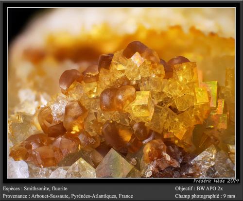 Smithsonite, Fluorite<br />Birrity Quarry, Arbouet-Sussaute, Pyrénées-Atlantiques, Nouvelle-Aquitaine, France<br />fov 9 mm<br /> (Author: ploum)