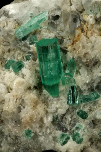 Beryl (variety emerald), Calcite, Aragonite<br />Chivor mining district, Municipio Chivor, Eastern Emerald Belt, Boyacá Department, Colombia<br />80x70x65mm, main xl=18mm<br /> (Author: Fiebre Verde)