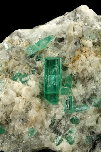 Beryl (variety emerald), Calcite, Aragonite<br />Chivor mining district, Municipio Chivor, Eastern Emerald Belt, Boyacá Department, Colombia<br />80x70x65mm, main xl=18mm<br /> (Author: Fiebre Verde)