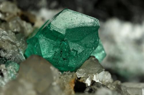 Beryl (variety emerald), Calcite<br />La Pita mining district, Polveros Mine, Municipio Maripí, Western Emerald Belt, Boyacá Department, Colombia<br />115x75x115mm, xl=20mm<br /> (Author: Fiebre Verde)