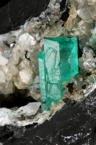 Beryl (variety emerald), Calcite<br />La Pita mining district, Polveros Mine, Municipio Maripí, Western Emerald Belt, Boyacá Department, Colombia<br />115x75x115mm, xl=20mm<br /> (Author: Fiebre Verde)