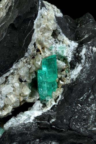 Beryl (variety emerald), Calcite<br />La Pita mining district, Polveros Mine, Municipio Maripí, Western Emerald Belt, Boyacá Department, Colombia<br />115x75x115mm, xl=20mm<br /> (Author: Fiebre Verde)