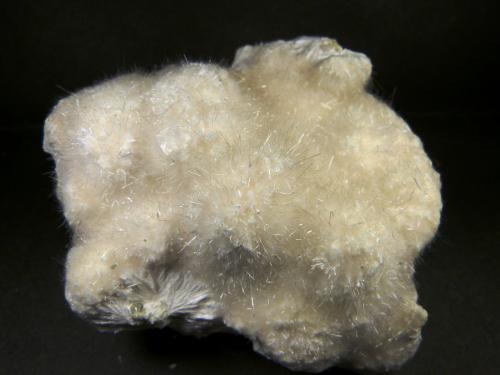 Okenita<br />Cantera Malad, Malad, Mumbai (Bombay), Distrito Mumbai, Maharashtra, India<br />10 x 4,5 x 7 cm.<br /> (Autor: Felipe Abolafia)