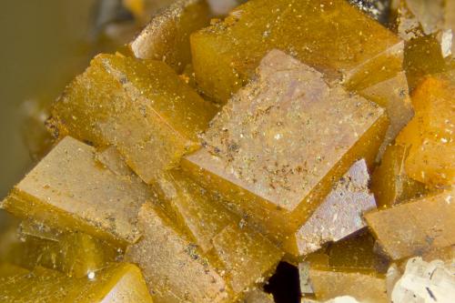 Siderite<br />Cantera Poudrette, Mont Saint-Hilaire, La Vallée-du-Richelieu RCM, Montérégie, Québec, Canadá<br />FOV = 4mm<br /> (Author: Doug)