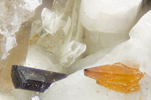 Stontionite, Titanite, Amphibole Group Mineral<br />Cantera Poudrette, Mont Saint-Hilaire, La Vallée-du-Richelieu RCM, Montérégie, Québec, Canadá<br />FOV = 4mm<br /> (Author: Doug)