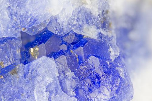 Sodalite<br />Poudrette Quarry, Mont Saint-Hilaire, La Vallée-du-Richelieu RCM, Montérégie, Québec, Canada<br />FOV = 4mm<br /> (Author: Doug)