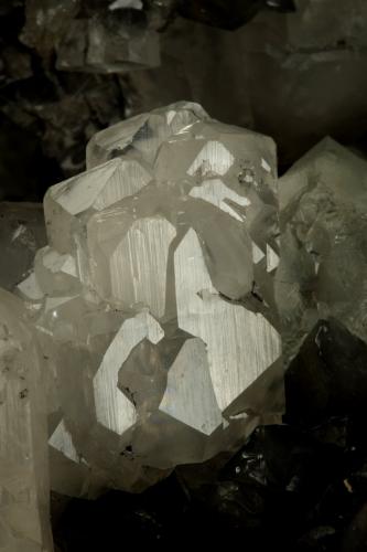 Beryl (variety emerald), Calcite, Fluorite<br />La Pita (distrito minero), Municipio Maripí, Cinturón Esmeraldífero Occidental, Departamento Boyacá, Colombia<br />Detail<br /> (Author: Fiebre Verde)