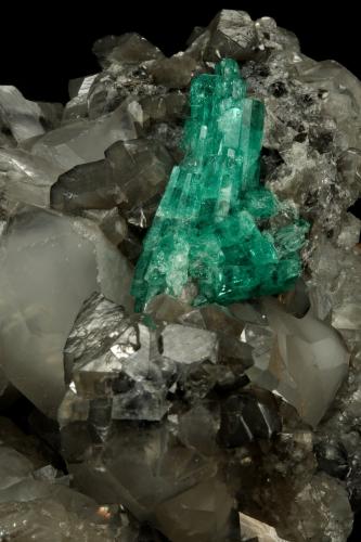 Beryl (variety emerald), Calcite, Fluorite<br />La Pita (distrito minero), Municipio Maripí, Cinturón Esmeraldífero Occidental, Departamento Boyacá, Colombia<br />170x120x95mm, aggregate=50x22mm<br /> (Author: Fiebre Verde)