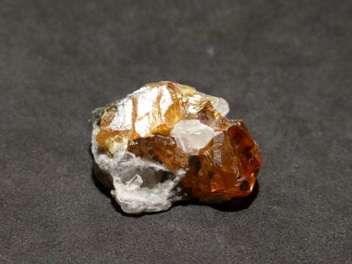 Esfalerita<br />Mina de Áliva (Mina Las Mánforas), zona Minera Áliva, Camaleño, Comarca Liébana, Cantabria, España<br />3,5x3 cm<br /> (Autor: Ander Ispizua Juan)