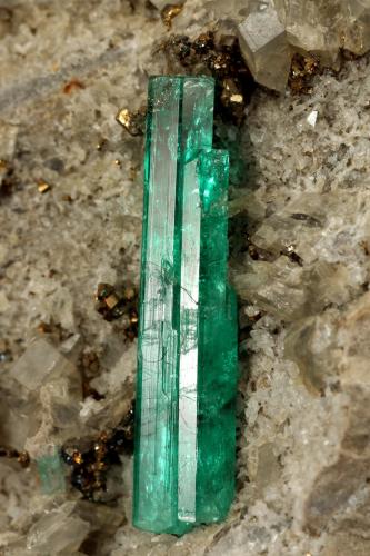 Beryl (variety emerald), Calcite, Albite (var. Cleavelandite), Pyrite<br />Chivor mining district, Municipio Chivor, Eastern Emerald Belt, Boyacá Department, Colombia<br />65x49x67mm, xl=20mm<br /> (Author: Fiebre Verde)