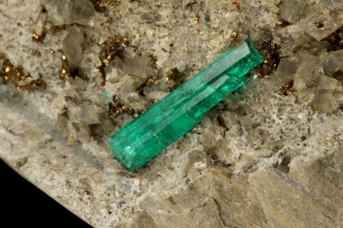 Beryl (variety emerald), Calcite, Albite (var. Cleavelandite), Pyrite<br />Chivor mining district, Municipio Chivor, Eastern Emerald Belt, Boyacá Department, Colombia<br />65x49x67mm, xl=20mm<br /> (Author: Fiebre Verde)