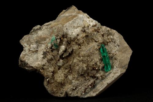 Beryl (variety emerald), Calcite, Albite (var. Cleavelandite), Pyrite<br />Chivor mining district, Municipio Chivor, Eastern Emerald Belt, Boyacá Department, Colombia<br />65x49x67mm, xl=20mm<br /> (Author: Fiebre Verde)