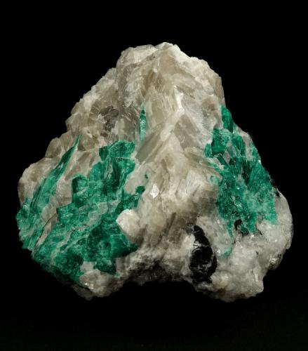 Beryl (variety emerald), Calcite<br />La Pita mining district, Municipio Maripí, Western Emerald Belt, Boyacá Department, Colombia<br />7cm across<br /> (Author: Fiebre Verde)