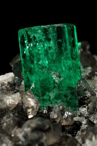 Beryl (variety emerald), Calcite<br />La Pita mining district, Municipio Maripí, Western Emerald Belt, Boyacá Department, Colombia<br />83x27x62mm, xl=9mm<br /> (Author: Fiebre Verde)