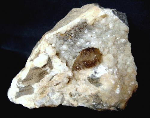 Smoky quartz<br />Mettmann, Düsseldorf, Renania del Norte-Westfalia/Nordrhein-Westfalen, Alemania<br />Specimen size 12 cm, crystal size 2,5 cm<br /> (Author: Tobi)