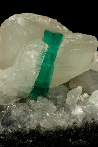 Beryl (variety emerald), Calcite<br />La Pita mining district, Polveros Mine, Municipio Maripí, Western Emerald Belt, Boyacá Department, Colombia<br />90x60x65mm, xl=16mm<br /> (Author: Fiebre Verde)