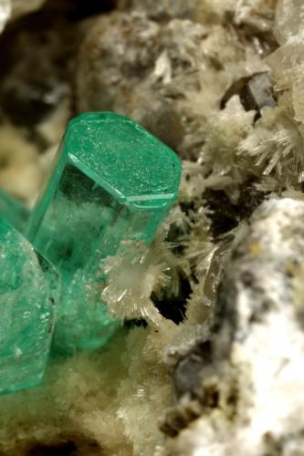 Beryl (variety emerald), Calcite, Aragonite<br />Chivor mining district, Municipio Chivor, Eastern Emerald Belt, Boyacá Department, Colombia<br />75x55x65mm, main xl~1cm<br /> (Author: Fiebre Verde)