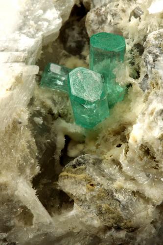 Beryl (variety emerald), Calcite, Aragonite<br />Chivor mining district, Municipio Chivor, Eastern Emerald Belt, Boyacá Department, Colombia<br />75x55x65mm, main xl~1cm<br /> (Author: Fiebre Verde)