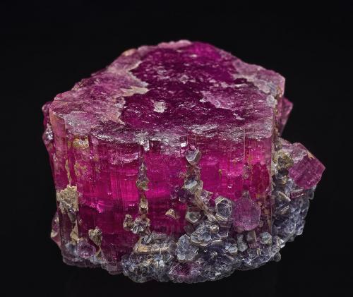 Tourmaline<br />Stewart Mine, Tourmaline Queen Mountain, Pala, Pala District, San Diego County, California, USA<br />6.4 x 6.0 x 4.7 cm<br /> (Author: am mizunaka)