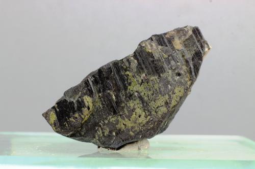 Columbita-(Mn)<br />Bahia, Región Nordeste, Brasil<br />40x40 mm<br /> (Autor: Juan Espino)