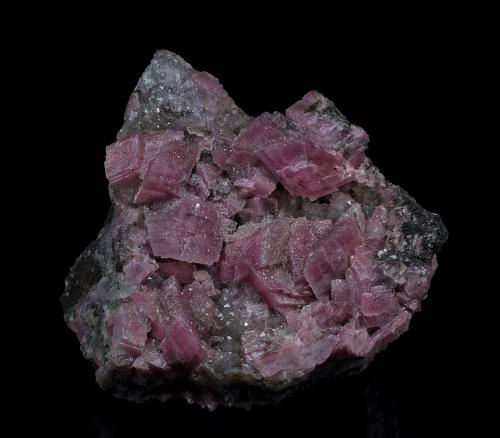 Rhodochrosite, Quartz<br />Oppu Mine, Nishimeya-mura, Nakatsugaru District, Aomori Prefecture, Tohoku Region, Honshu Island, Japan<br />7.4 x 6.8 cm<br /> (Author: am mizunaka)