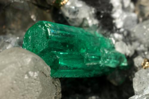 Beryl (variety emerald), Calcite, Pyrite<br />La Pita mining district, Municipio Maripí, Western Emerald Belt, Boyacá Department, Colombia<br />54x36x60mm, xl=8mm<br /> (Author: Fiebre Verde)