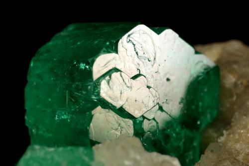 Beryl (variety emerald), Calcite<br />Muzo mining district, Western Emerald Belt, Boyacá Department, Colombia<br />60x47x49mm, central xl=16mm<br /> (Author: Fiebre Verde)