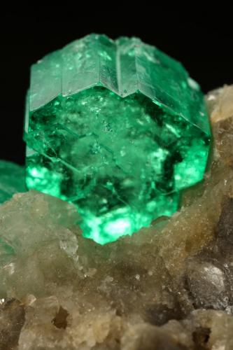 Beryl (variety emerald), Calcite<br />Muzo mining district, Western Emerald Belt, Boyacá Department, Colombia<br />60x47x49mm, central xl=16mm<br /> (Author: Fiebre Verde)