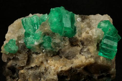 Beryl (variety emerald), Calcite<br />Muzo mining district, Western Emerald Belt, Boyacá Department, Colombia<br />60x47x49mm, central xl=16mm<br /> (Author: Fiebre Verde)