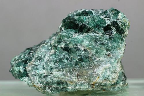 Fluorapatito<br />Minas Gerais, Brasil<br />35x22 mm<br /> (Autor: Juan Espino)